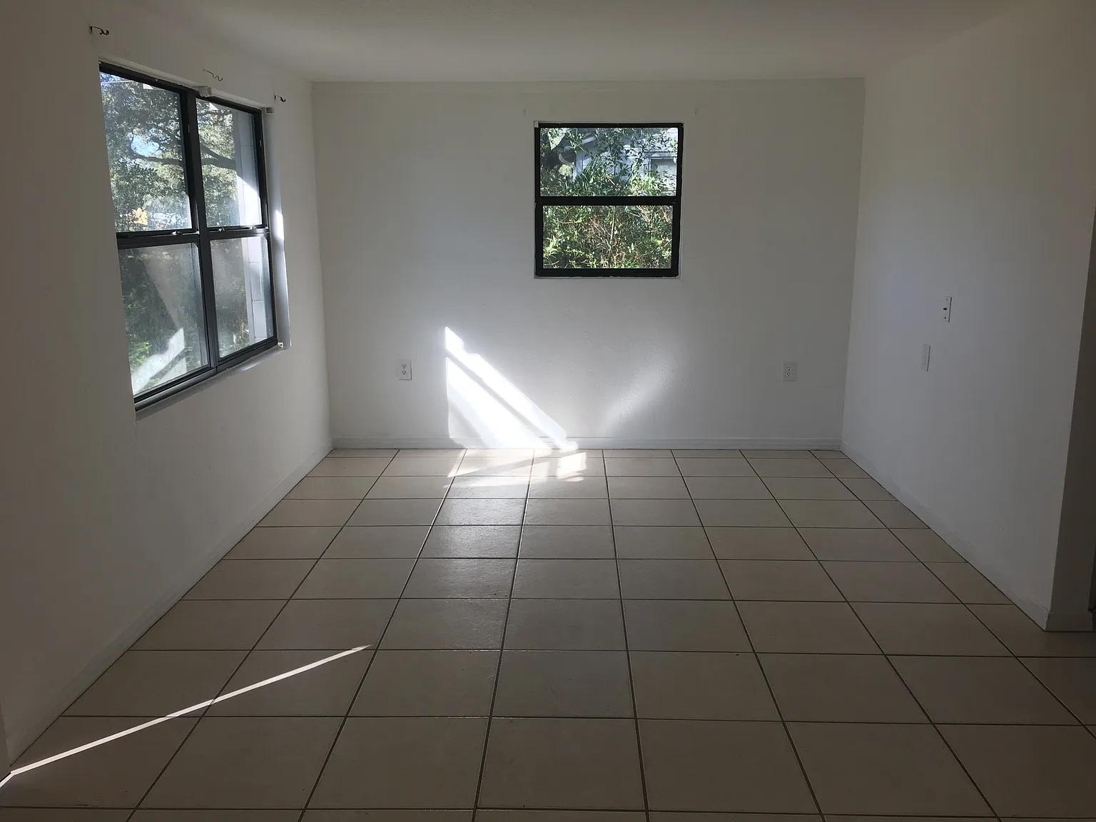 1270 N Sparkman Ave — Photo 4