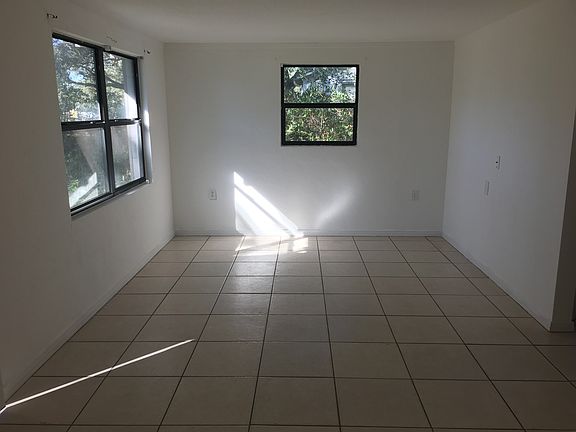 4th image of 1270 N Sparkman Ave