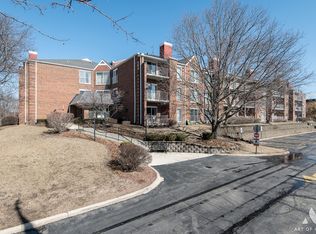 805 Leicester Rd APT 320, Elk Grove Village, IL 60007