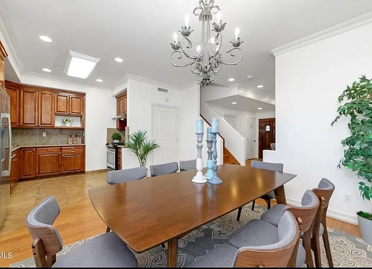 272 N Chester Ave #105 — Photo 9