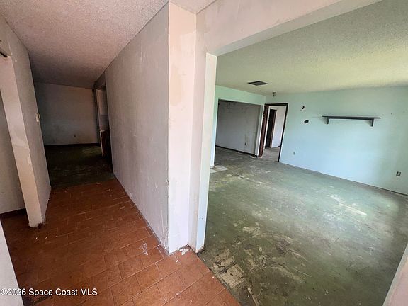 5th image of 2138 Advana St NE