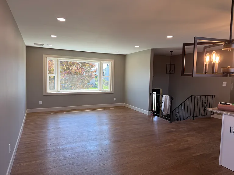 469 Elmhurst Ave — Photo 4