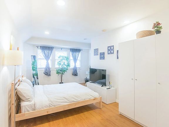 4th image of 1807 N Wilton Pl #B2