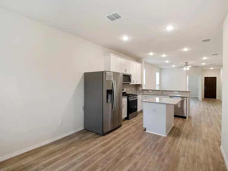 804 Cormorant St — Photo 3