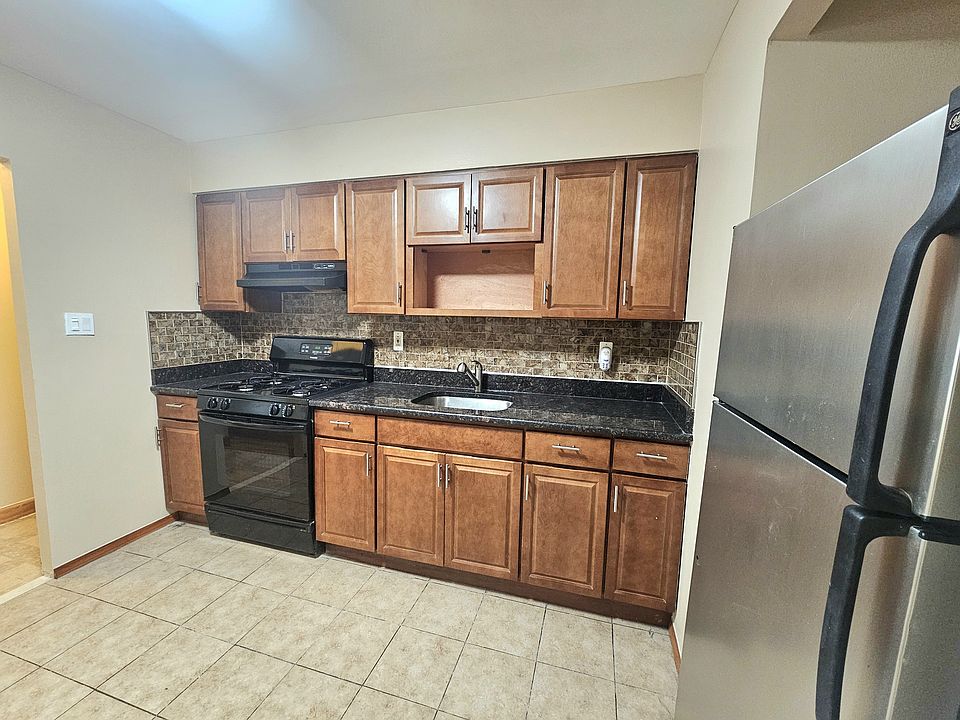 1st image of 948 E 81st St APT 1