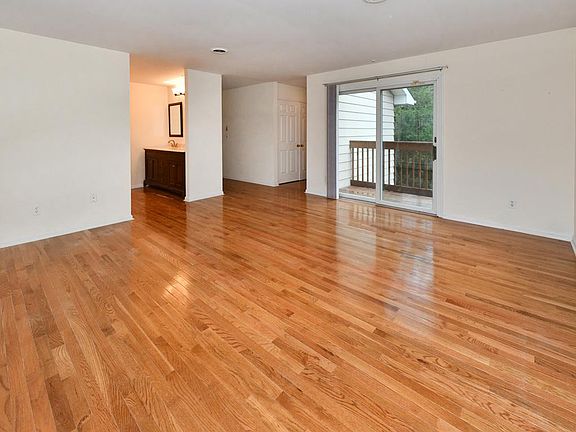 3rd image of 22 Gloria Dr