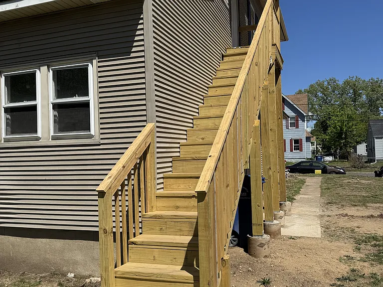 517 Bentley Ave — Photo 2