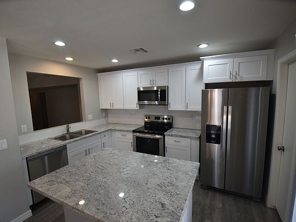3rd image of 5358 E Florian Ave