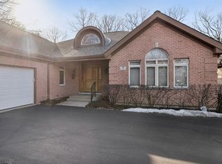 9 Abbotsford Dr, Lincolnshire, IL