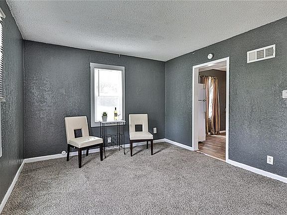 3rd image of 2204-06 Monroe Ave