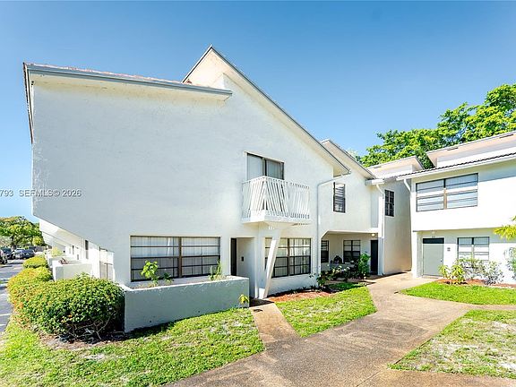 4th image of 2570 Coral Springs Dr