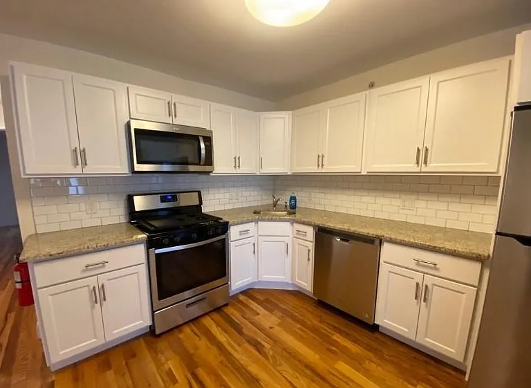 290 3rd St #D2 — Photo 3
