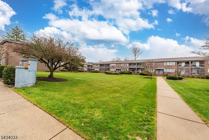 Building Photo - 580 Bloomfield Ave #6A