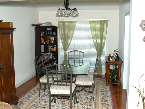 5th image of 285 Hunters Glen Dr