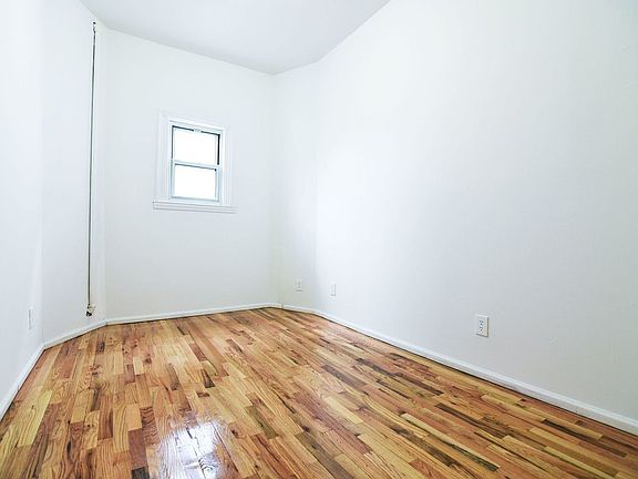5th image of 523 Graham Ave APT 3L