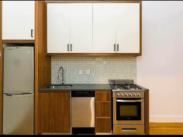 949 Willoughby Avenue image 7 of 16