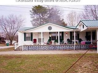 9 Lee Cir, Hurricane, WV 25526