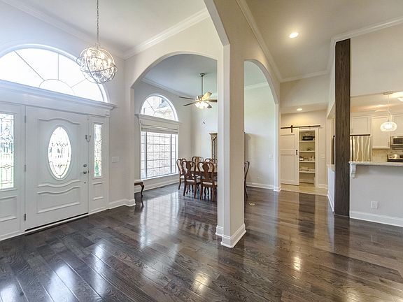 2nd image of 300 Artesa Dr