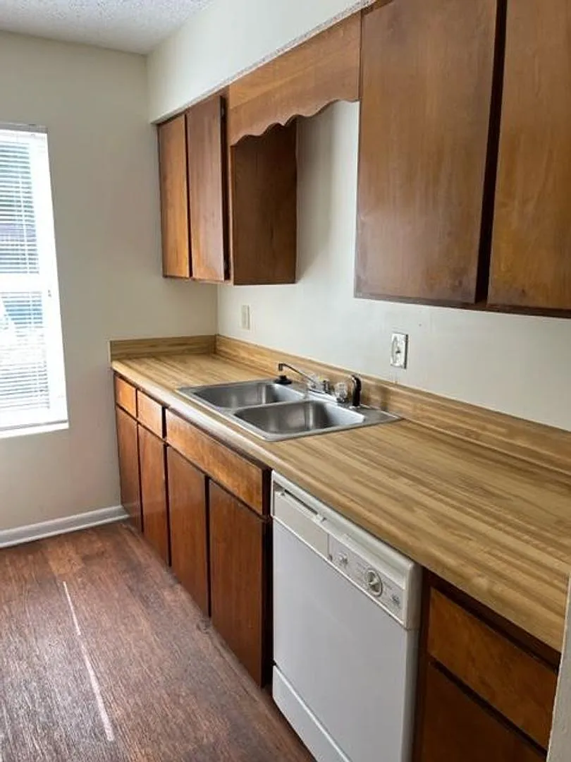 Avalon Townhomes - Washer & Dryer included!! — Photo 3