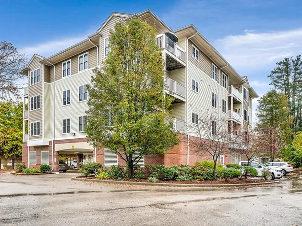 15 Summer St #104, Franklin, MA 02038