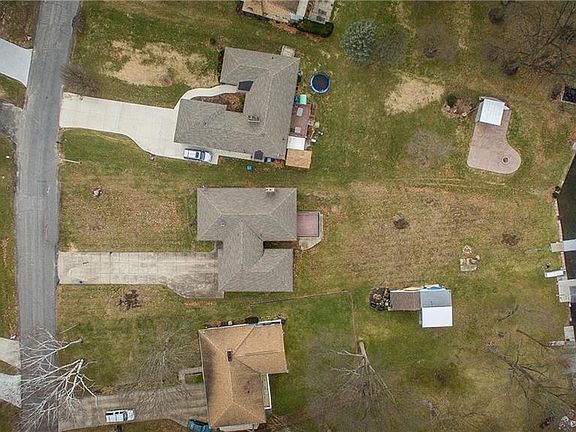 4th image of 27 Whitefriars Dr