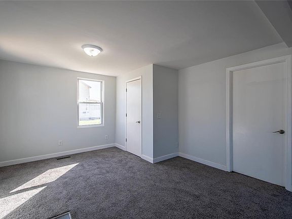 4th image of 701 Benton St