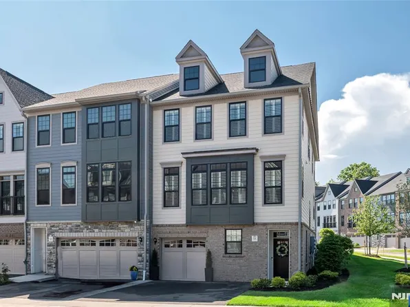 54 Cinnamon Dr, Upper Saddle River, NJ 07458