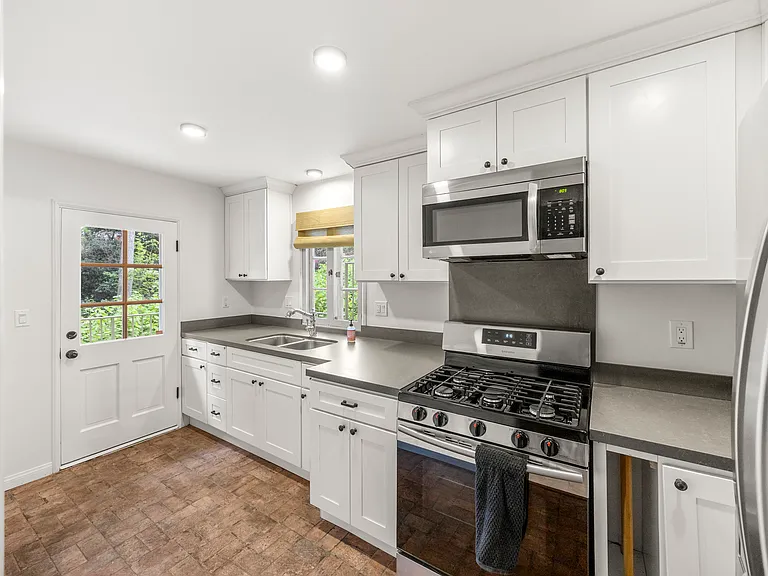 1400 Frances Ave #A — Photo 4