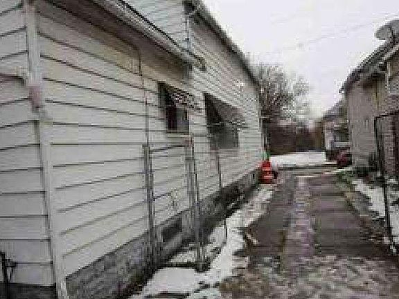 4th image of 5614 Linton Ave