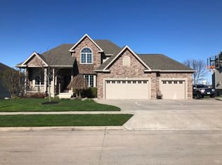 340 Hawkeye Dr, Pleasant Hill, IA 50327
