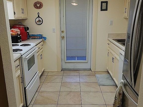5th image of 1927 E Hampton Ave Unit 146