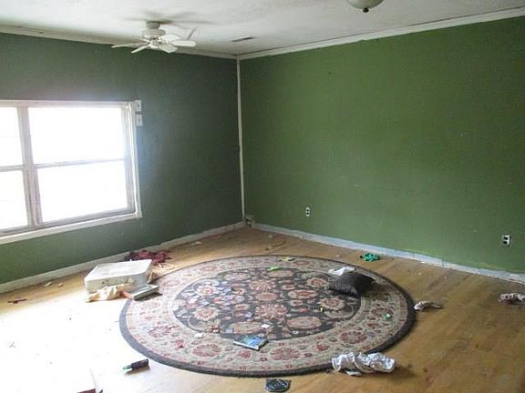 3rd image of 1305 S Easter Ln