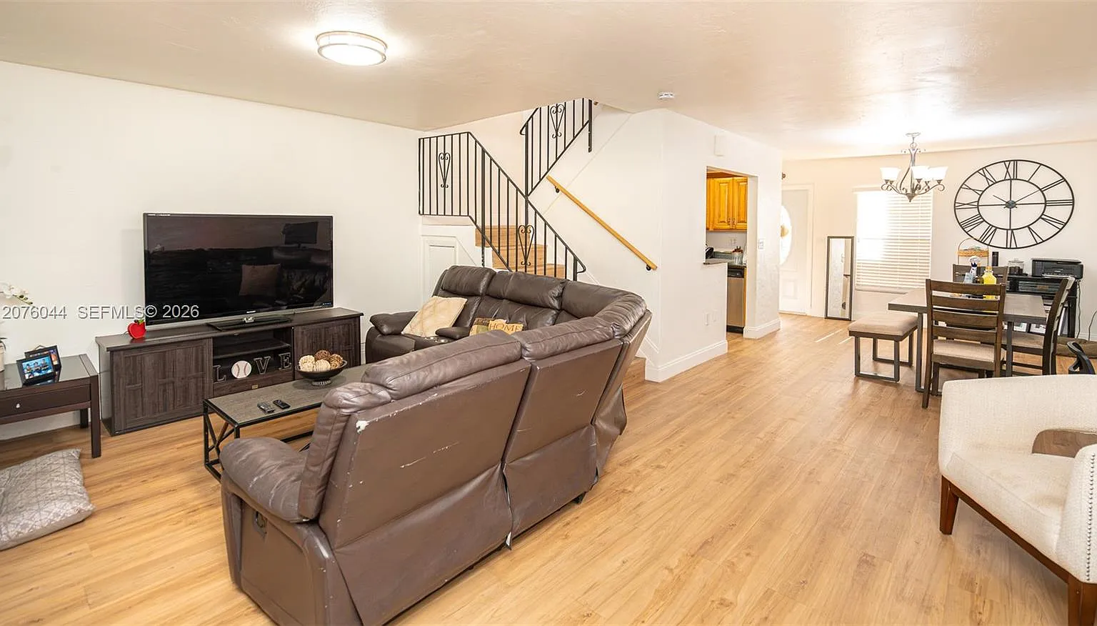 Sunset Park Town Houses — Photo 3