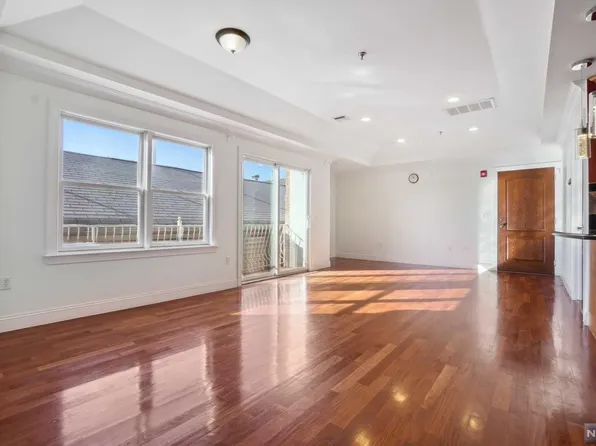 15-17 Gotthardt St, Newark, NJ 07105