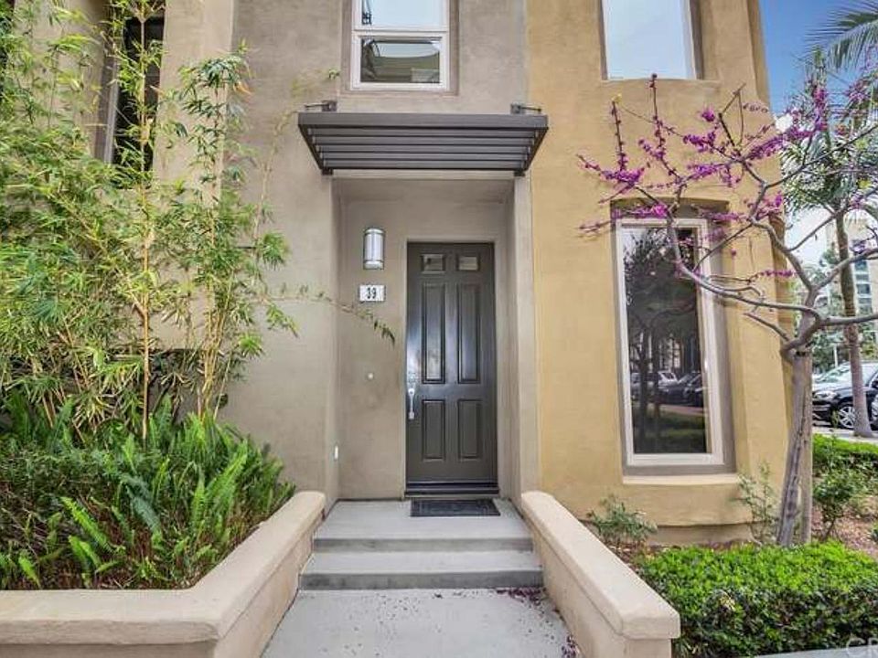 1st image of 39 Vantis Dr