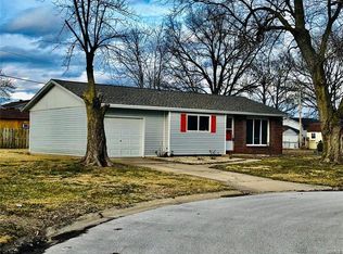 601 Saint Rose Dr, Godfrey, IL 62035
