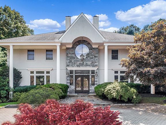 2nd image of 13 Hobby Farm Dr