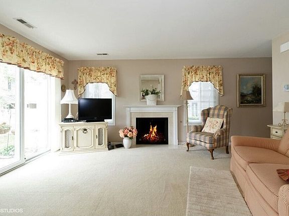 4th image of 525 Willowcreek Ct #525