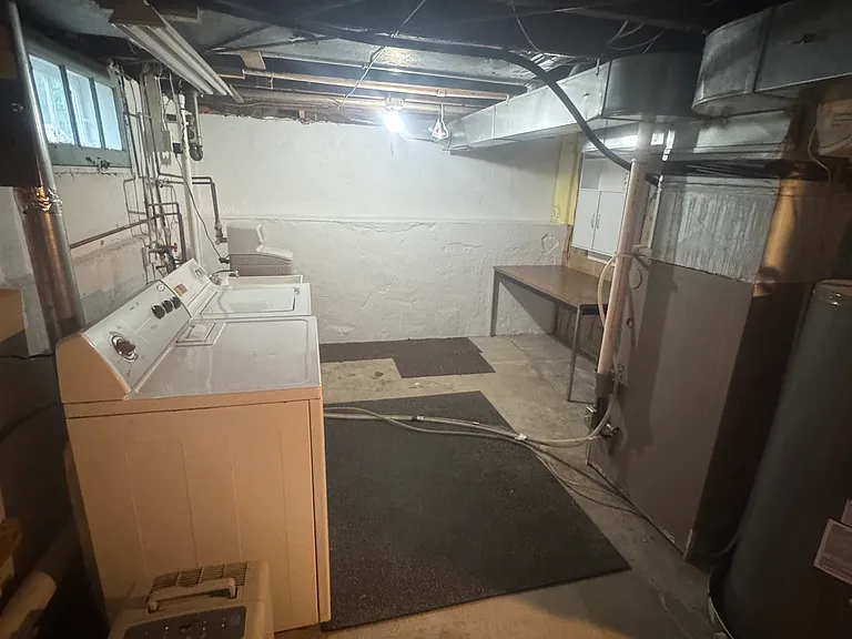 709 Main St E — Photo 16