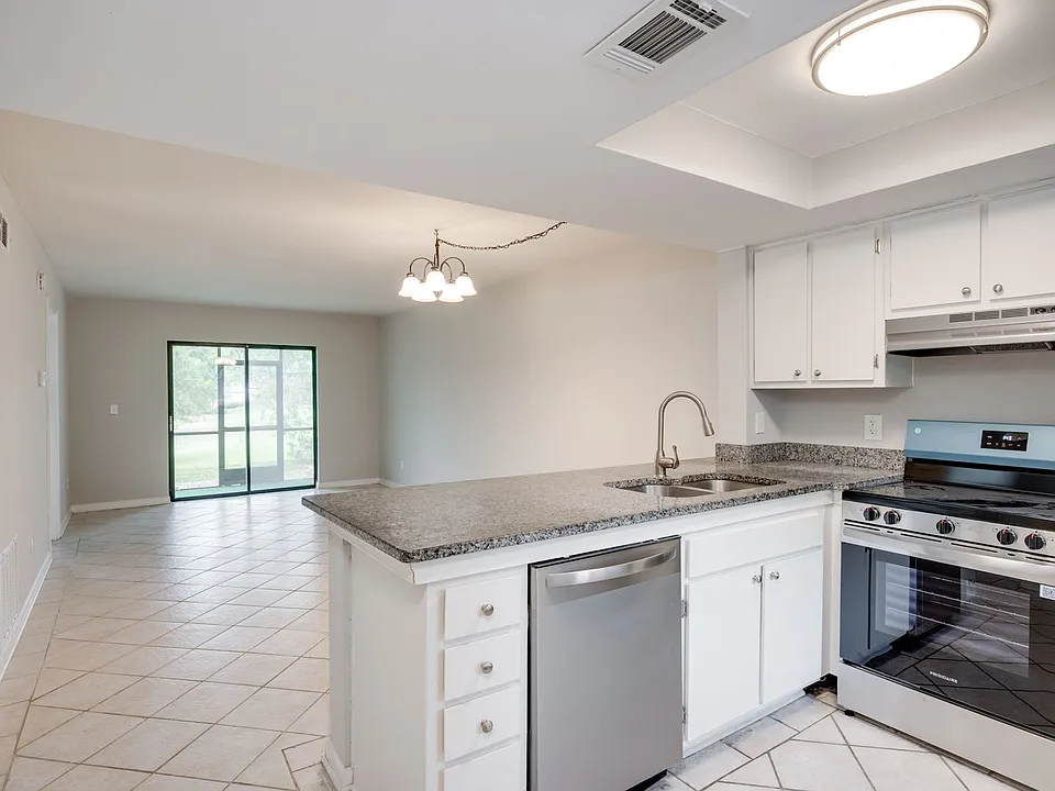 503 Windsong Cir