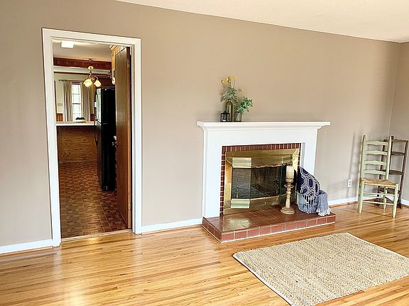 5th image of 1003 Briarwood Ln