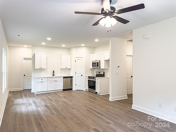 4th image of 2520 Milton Ave