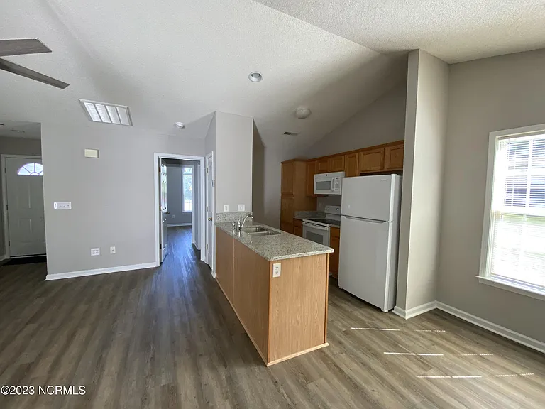 4225 Elizabeth Ave — Photo 14