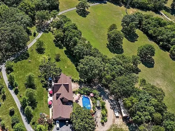 463 County Road 2281, Eureka Springs, AR 72631