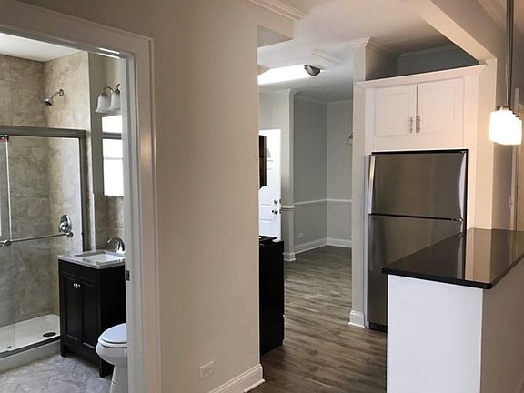4th image of 2105 W Eastwood Ave #2