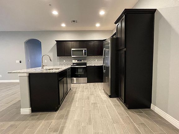 4th image of 725 Vista Grande Dr