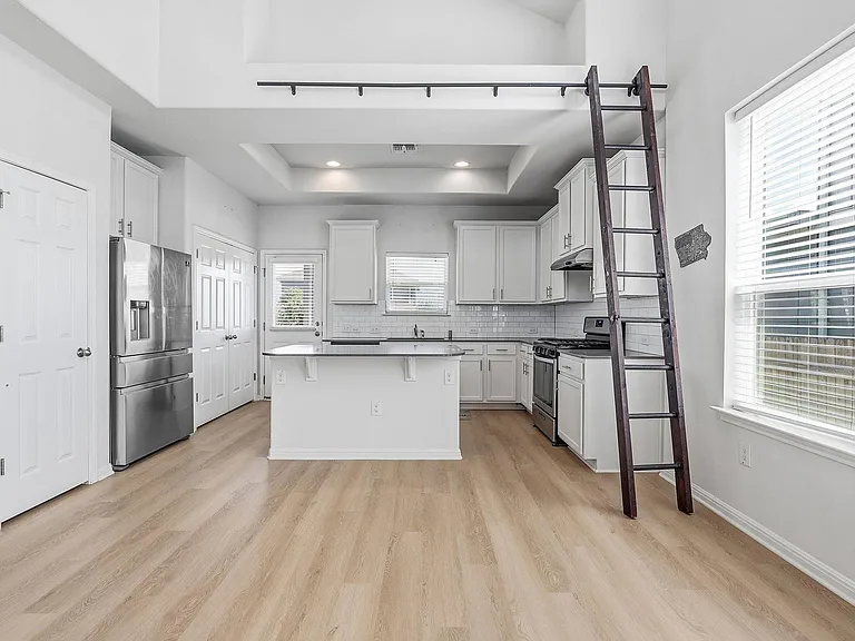 10221 Forest Grove Dr — Photo 5