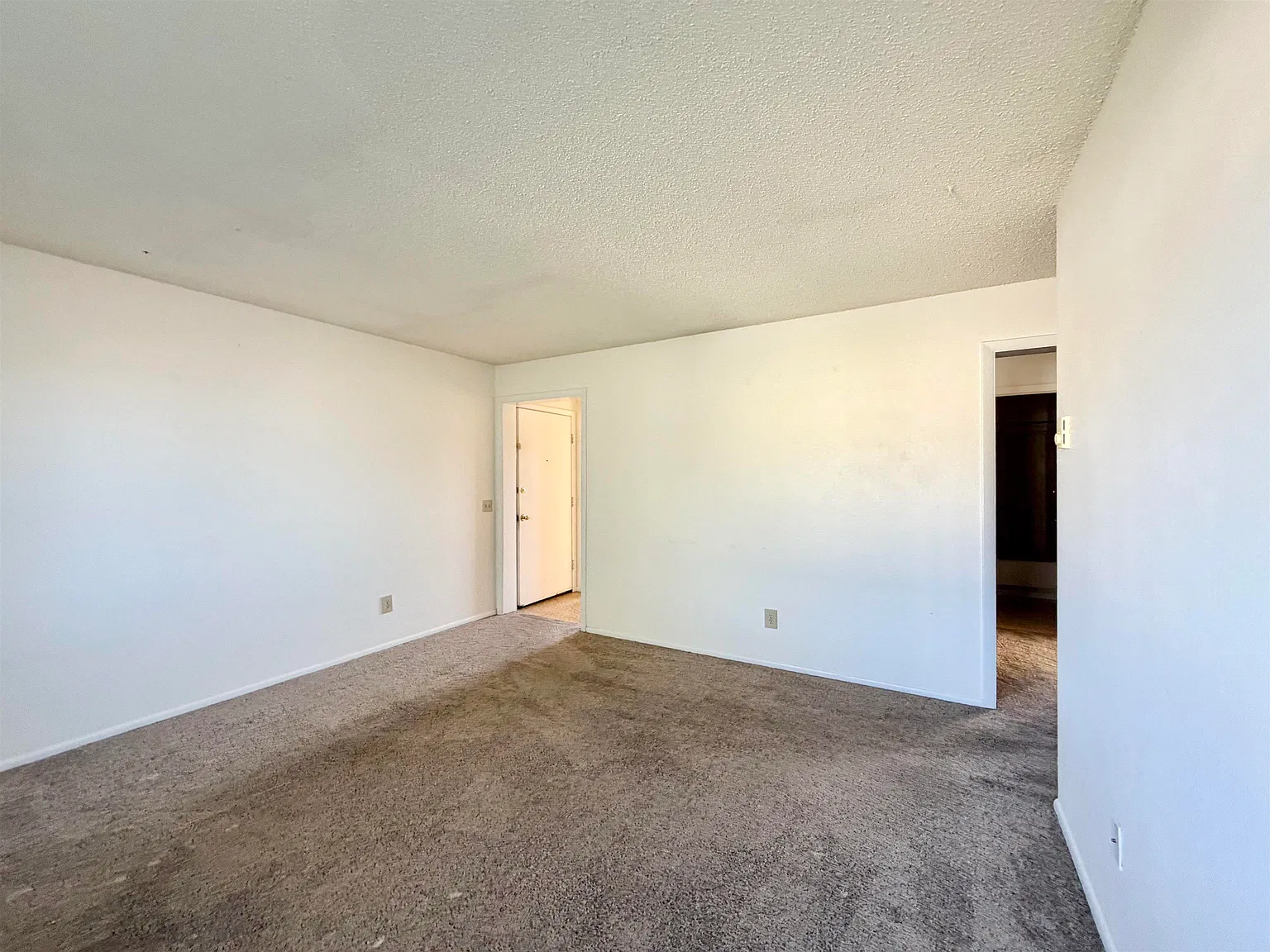 2 bed, 1.0 bath, 840 sqft, $900 — Photo 4