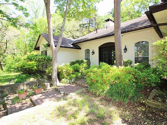 3rd image of 932 Sleepy Hollow Dr