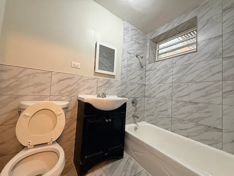 111-112 Lincoln Ave #6 — Photo 10
